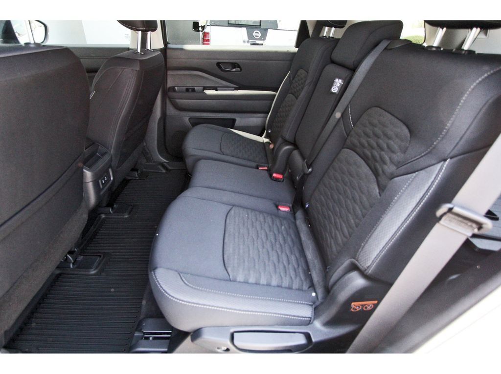 2026 Nissan Pathfinder SV - 5