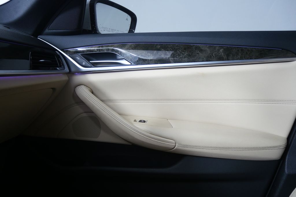 Thumbnail: 2023 BMW 5 Series - 27