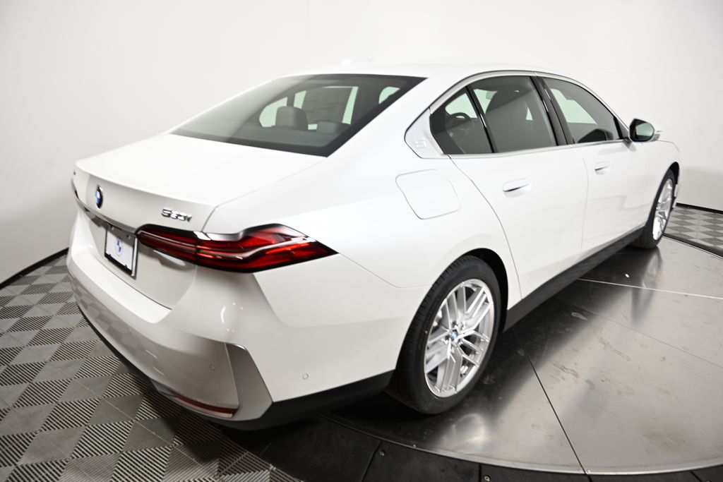 Thumbnail: 2025 BMW 5 Series - 5