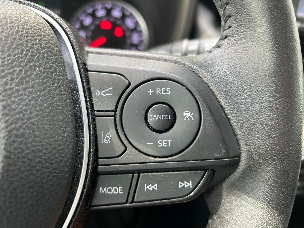 2021 Toyota RAV4 XLE Premium 25