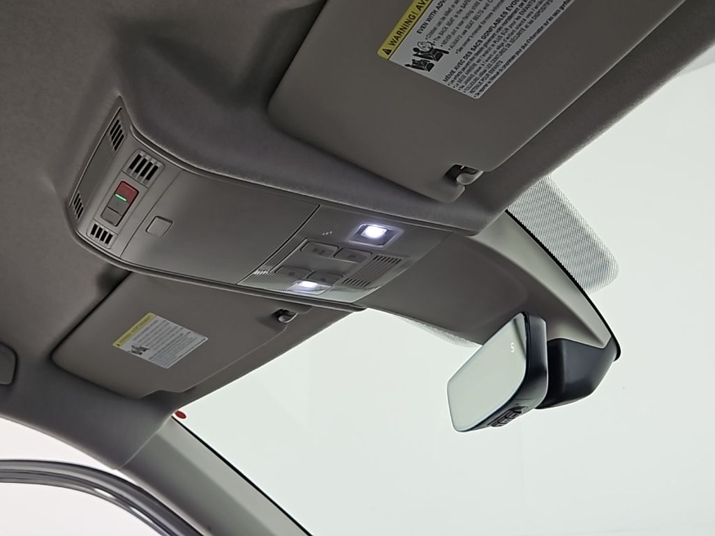 Thumbnail: 2023 Volkswagen Tiguan - 17