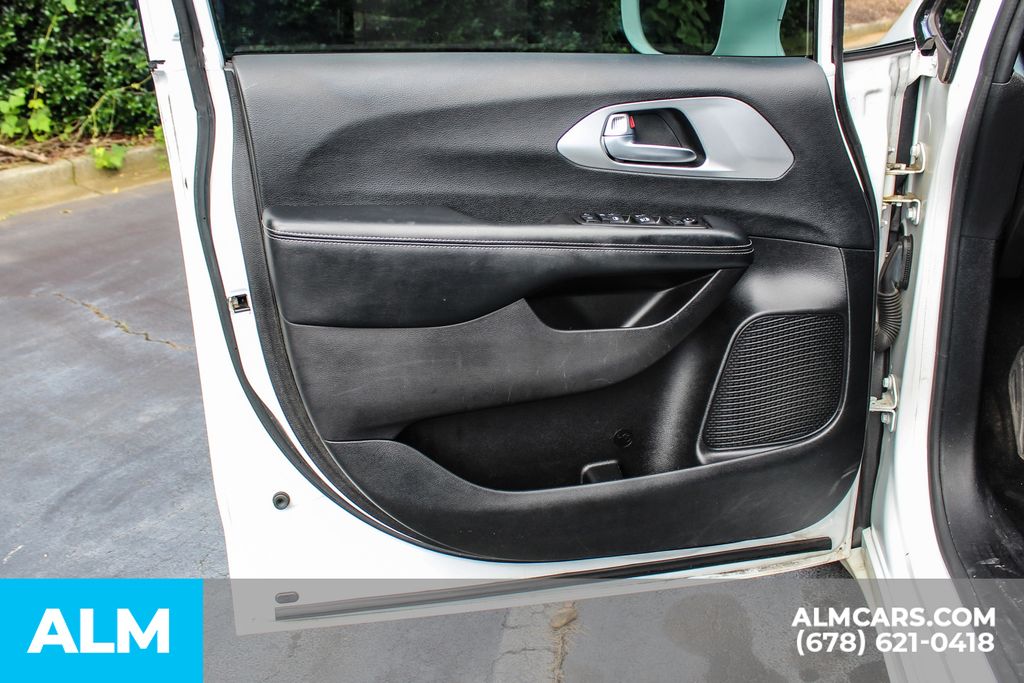 Used 2019 White Chrysler Touring Plus image 38