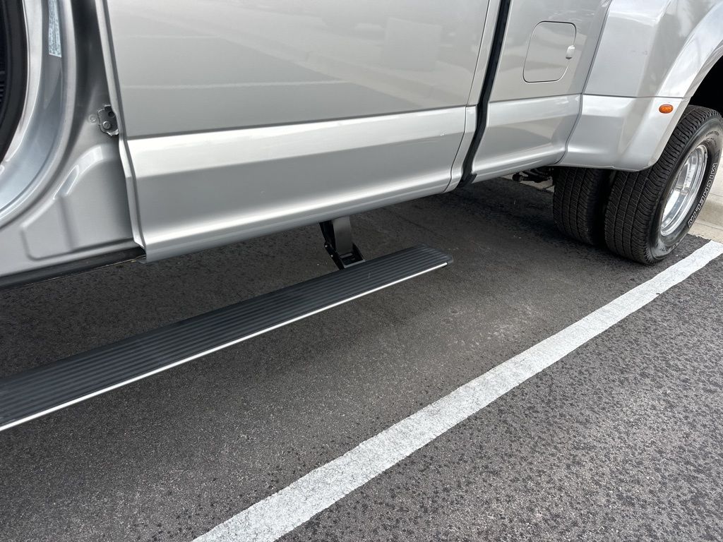 2019 Ingot Silver Metallic Ford Super Duty F-350 DRW Platinum 4X4 Truck