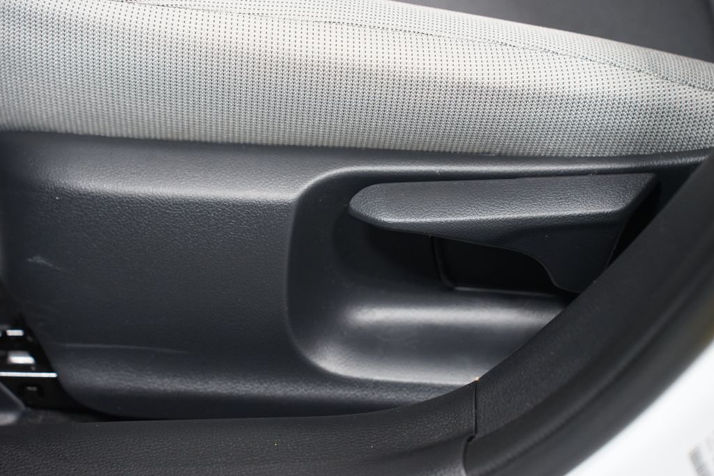 Thumbnail: 2025 Toyota Corolla - 30