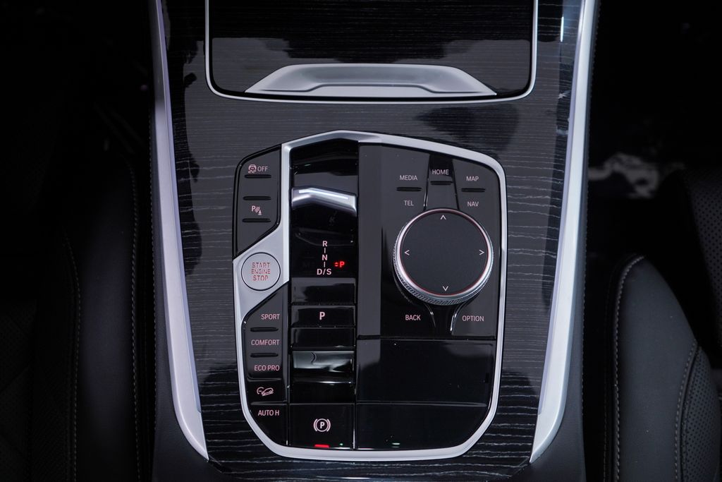 2025 BMW X5 M60i 14