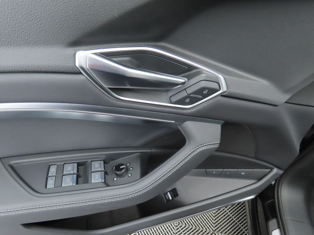 2022 Audi e-tron Premium Plus 23