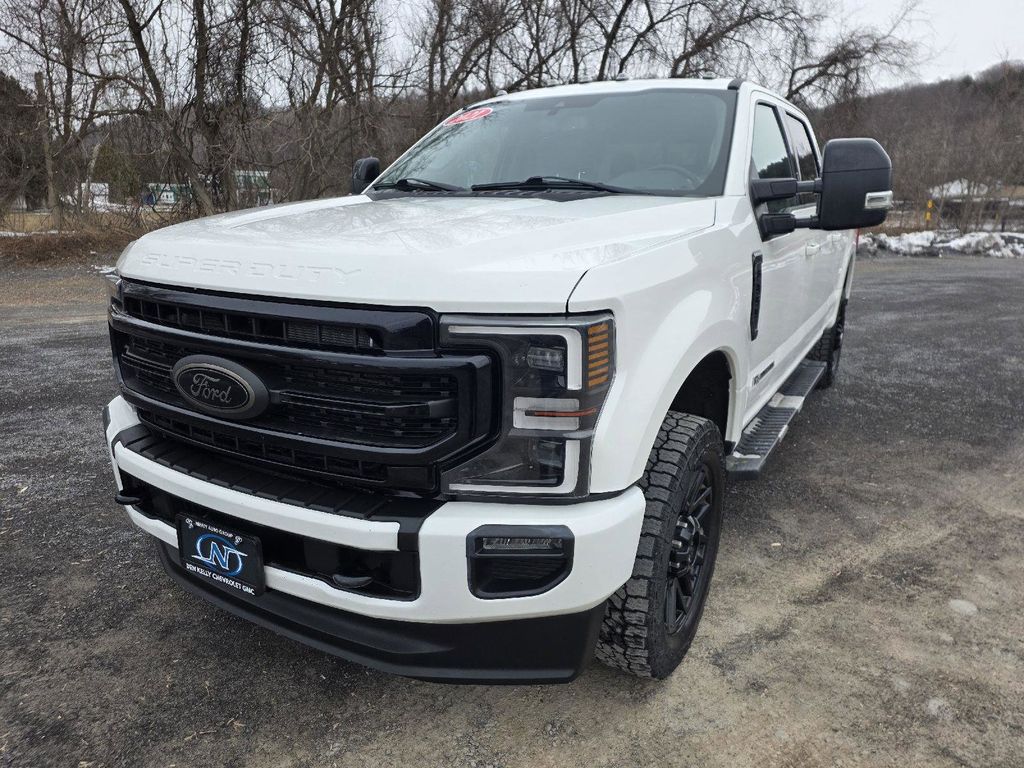 White 2021 Ford F-350 Super Duty Lariat Crew Cab 4WD Pickup Truck Four-Wheel Drive Automatic