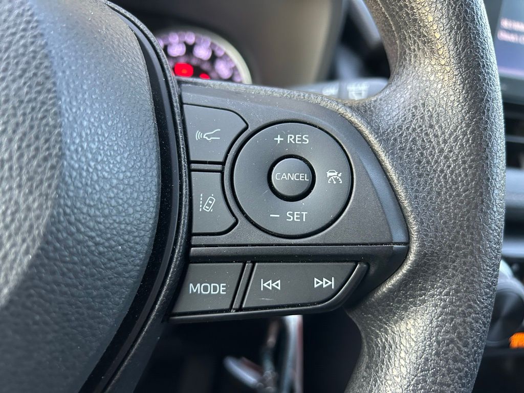 2022 Toyota RAV4 LE 18