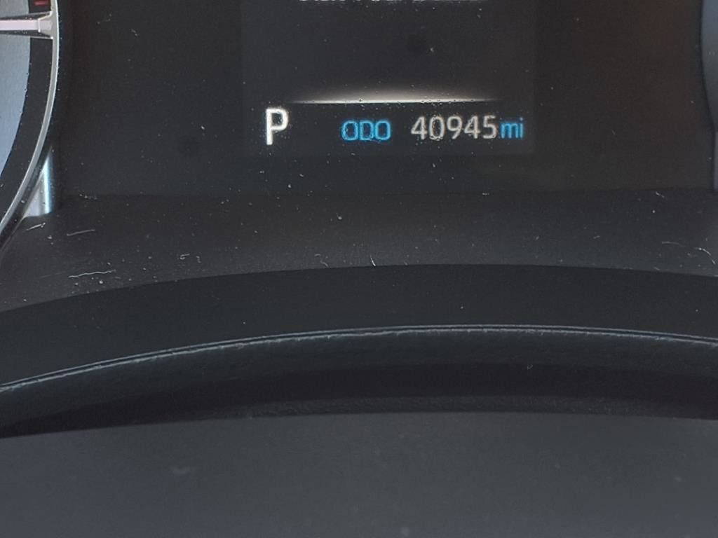 2022 Toyota Highlander LE photo 4