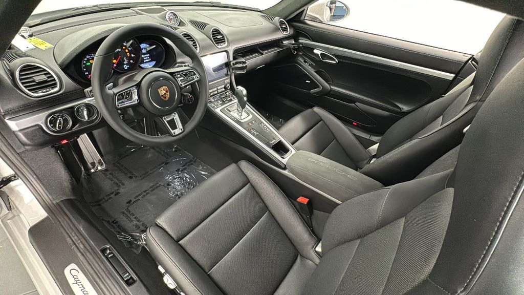 2024 Porsche 718 Cayman GTS 4