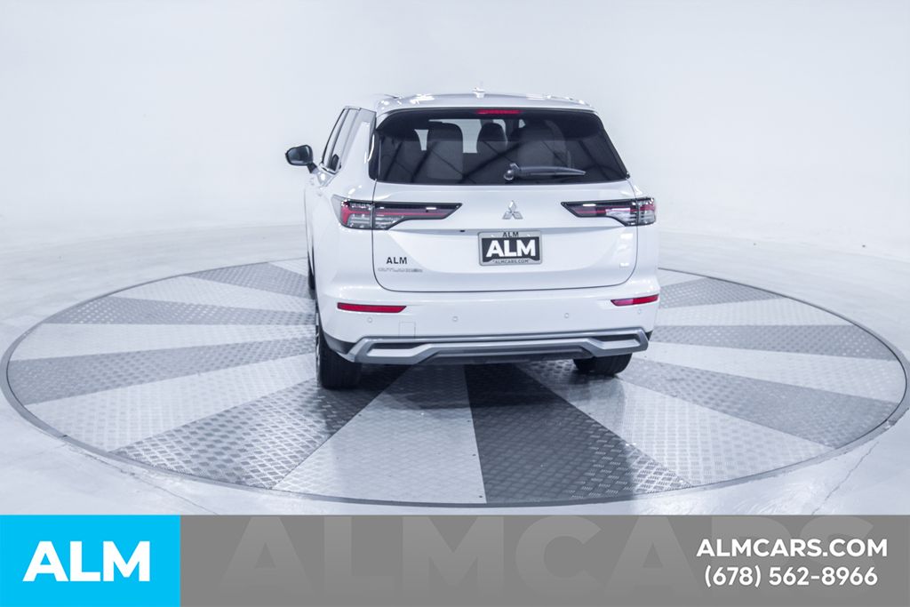 Used 2025 White Mitsubishi SE image 8