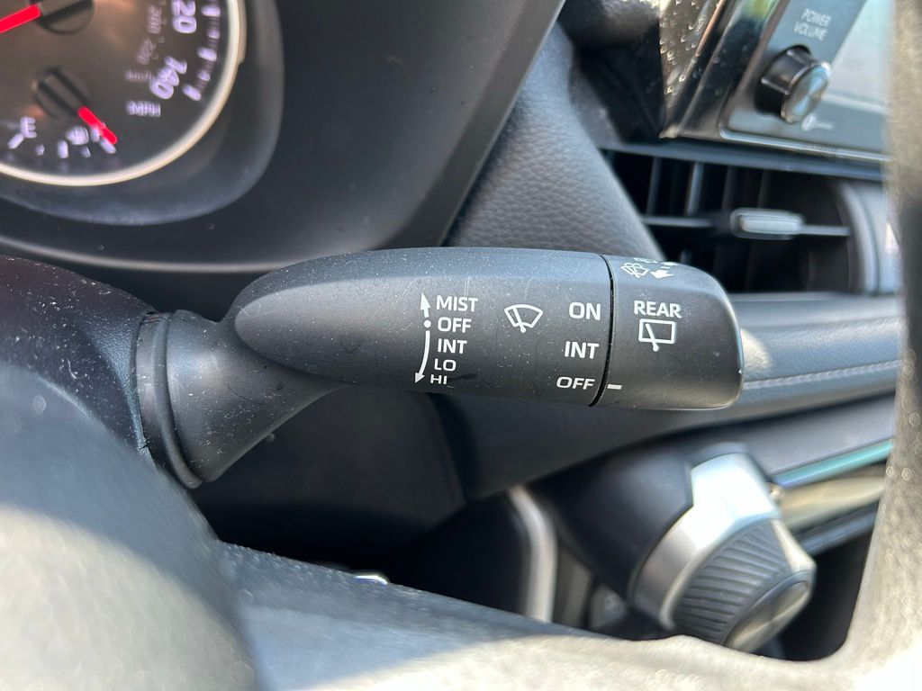 Thumbnail: 2022 Toyota RAV4 - 20