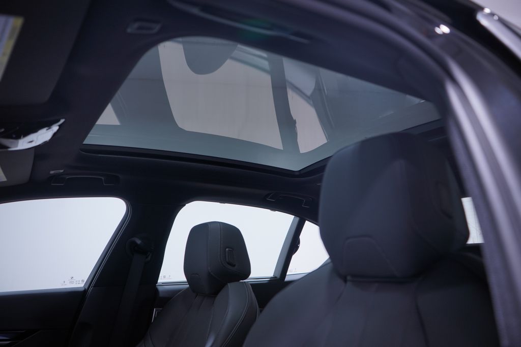 Thumbnail: 2026 BMW 5 Series - 8