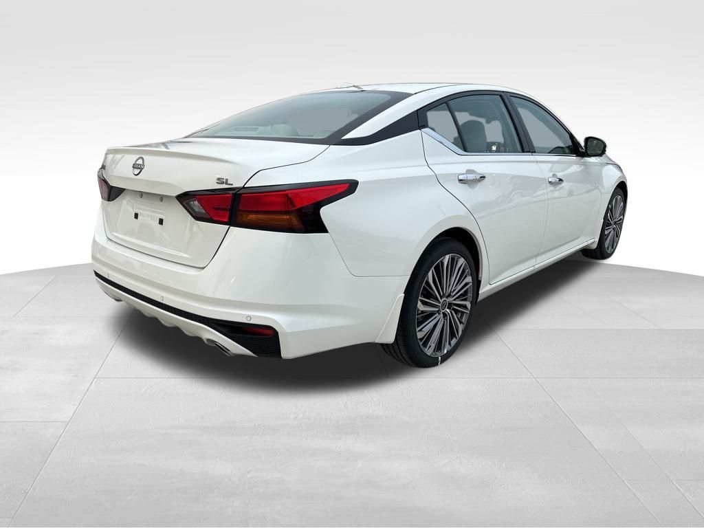 2025 Pearl White Tricoat Nissan Altima 2.5 SL FWD Sedan