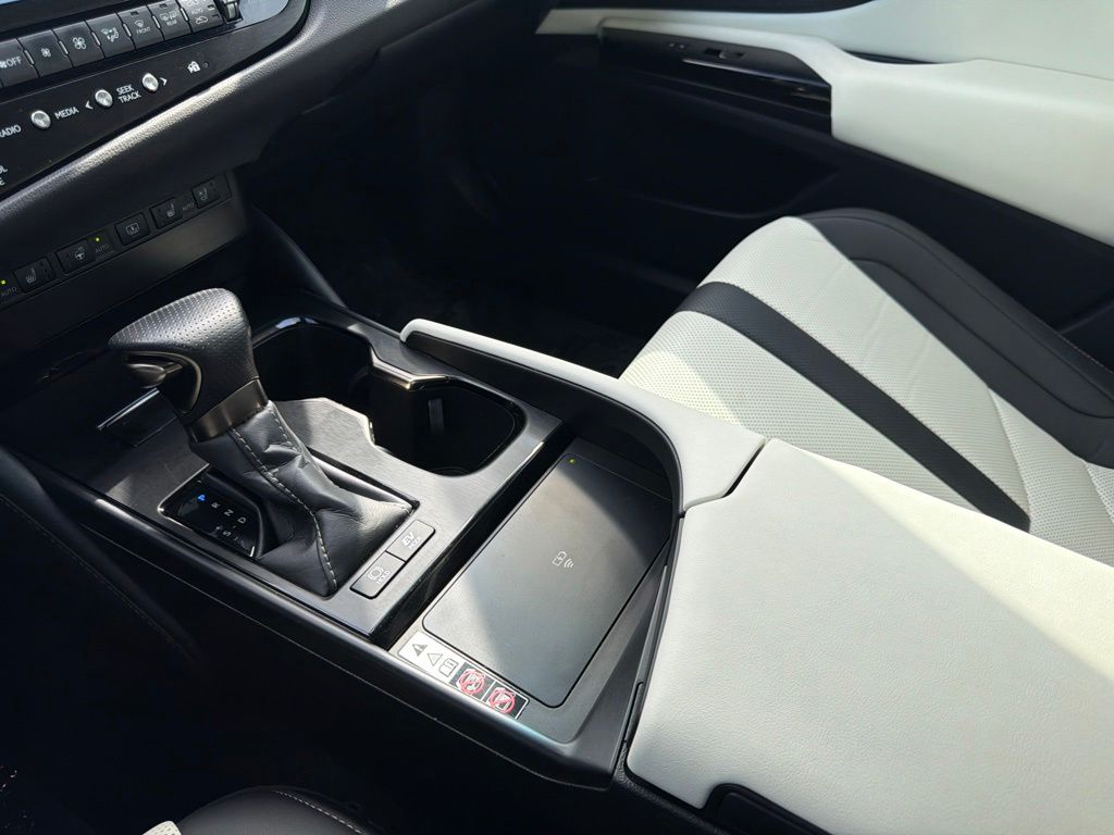 Thumbnail: 2024 Lexus ES - 15