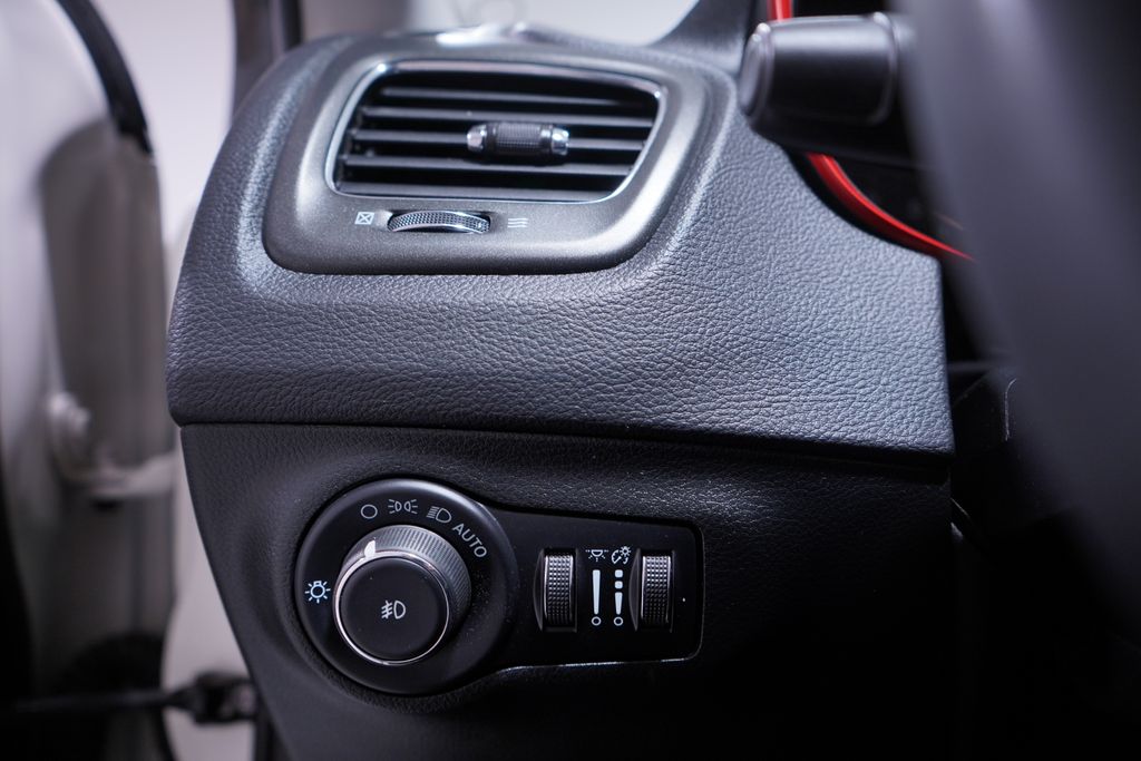 Thumbnail: 2021 Jeep Compass - 18