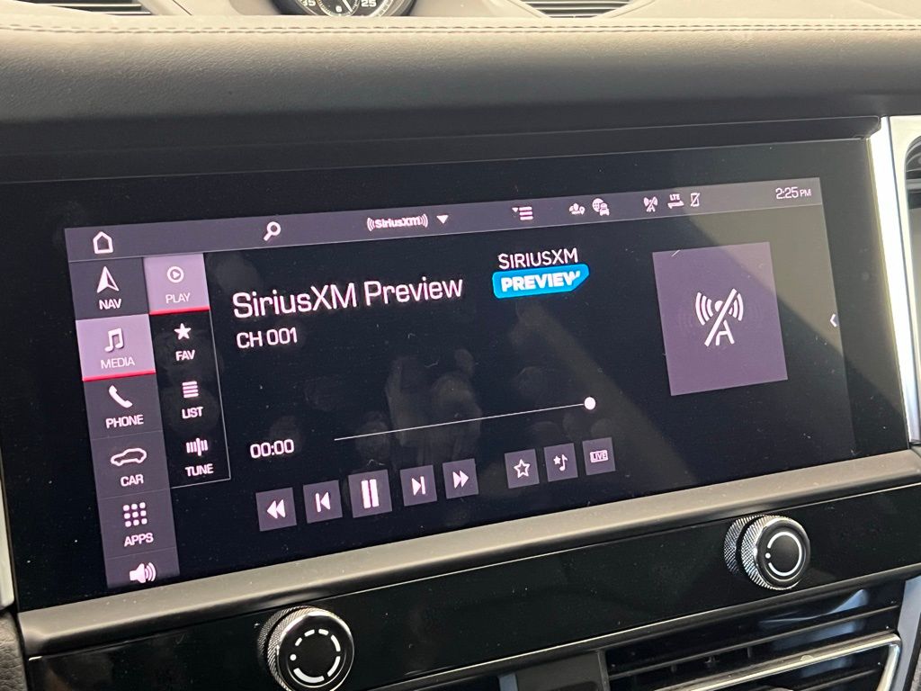 Thumbnail: 2023 Porsche Macan - 14