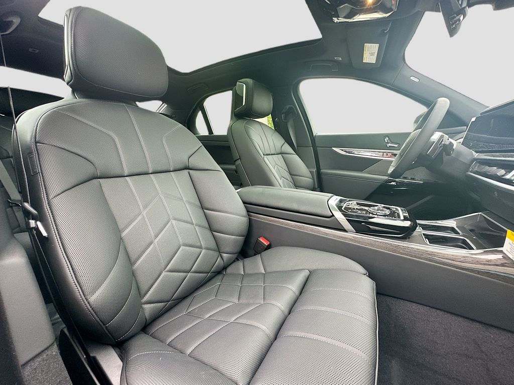 New 2026 Black BMW 760i xDrive image 30