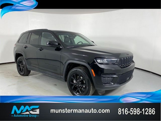 Diamond Black Crystal Pearlcoat 2024 Jeep Grand Cherokee SUV / Crossover 4X2 8-Speed Automatic
