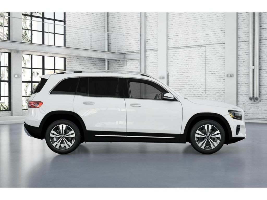 2026 Mercedes Benz GLB 250 4MATIC photo 2