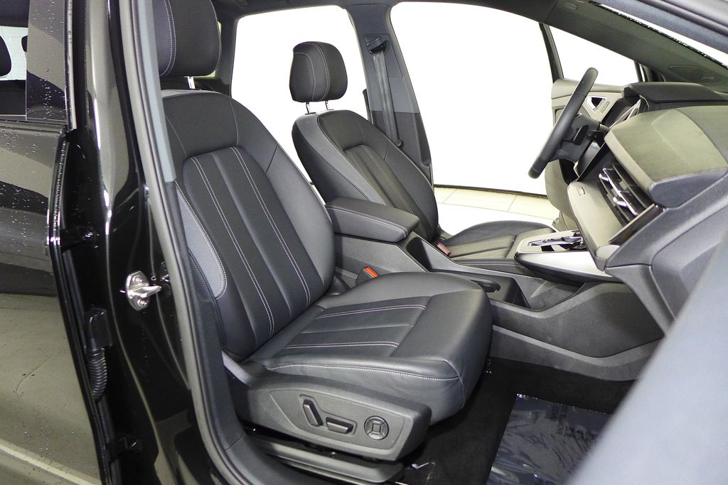 Thumbnail: 2025 Audi Q4 e-tron - 19