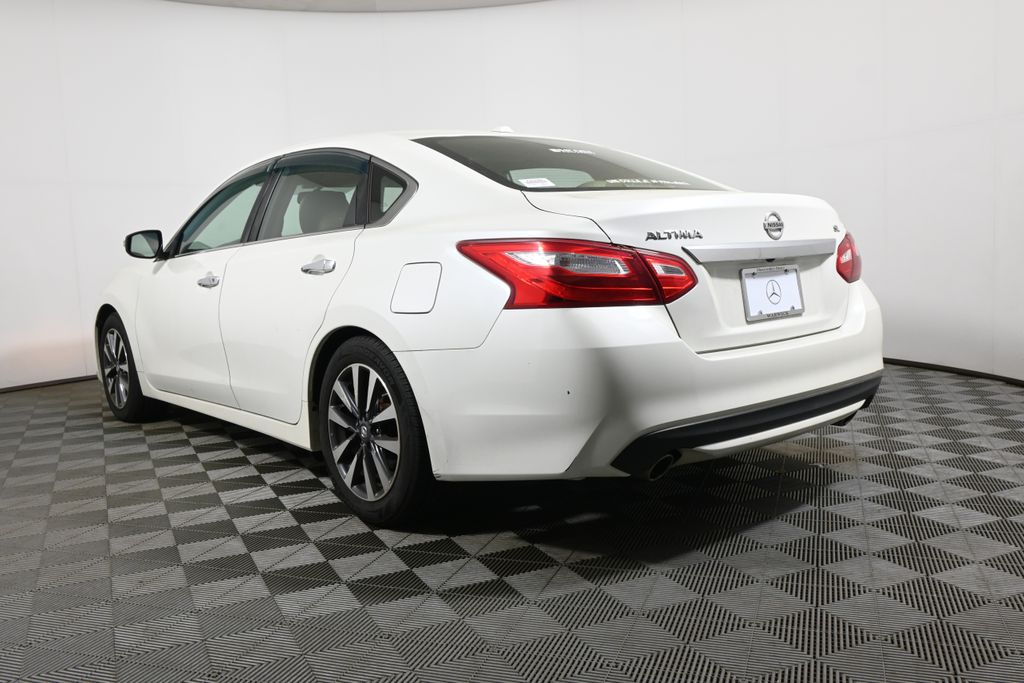 Thumbnail: 2016 Nissan Altima - 5