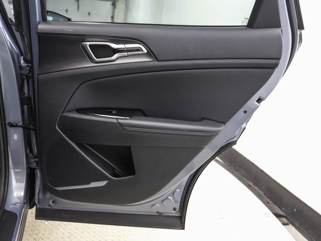 Thumbnail: 2023 Kia Sportage - 25