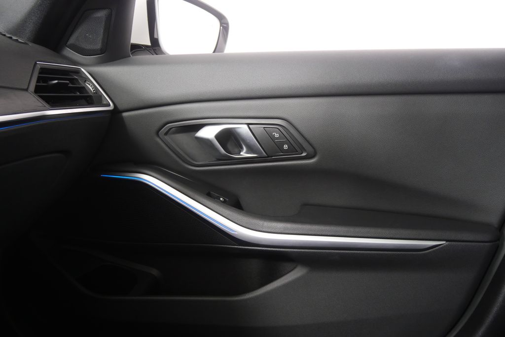 Thumbnail: 2024 BMW 3 Series - 28