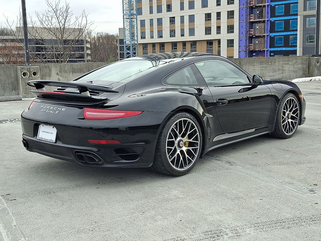 Thumbnail: 2016 Porsche 911 - 8
