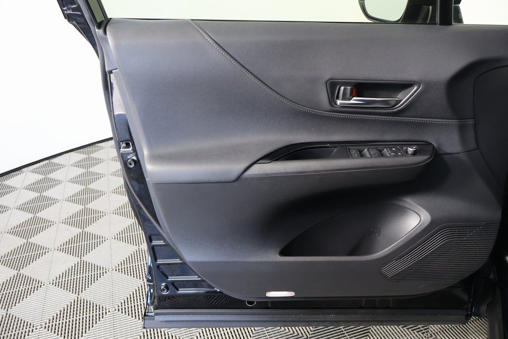 Thumbnail: 2021 Toyota Venza - 12