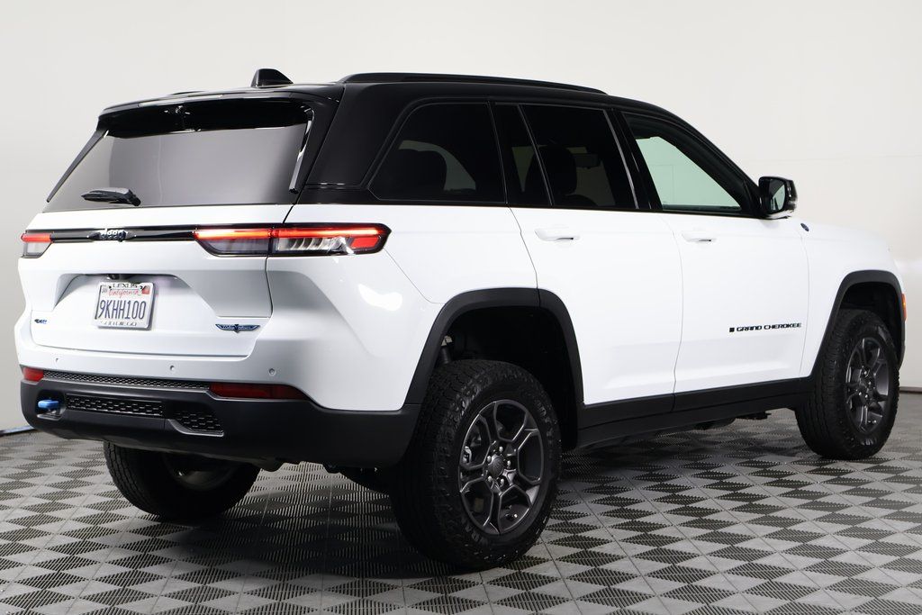 Thumbnail: 2023 Jeep Grand Cherokee - 4