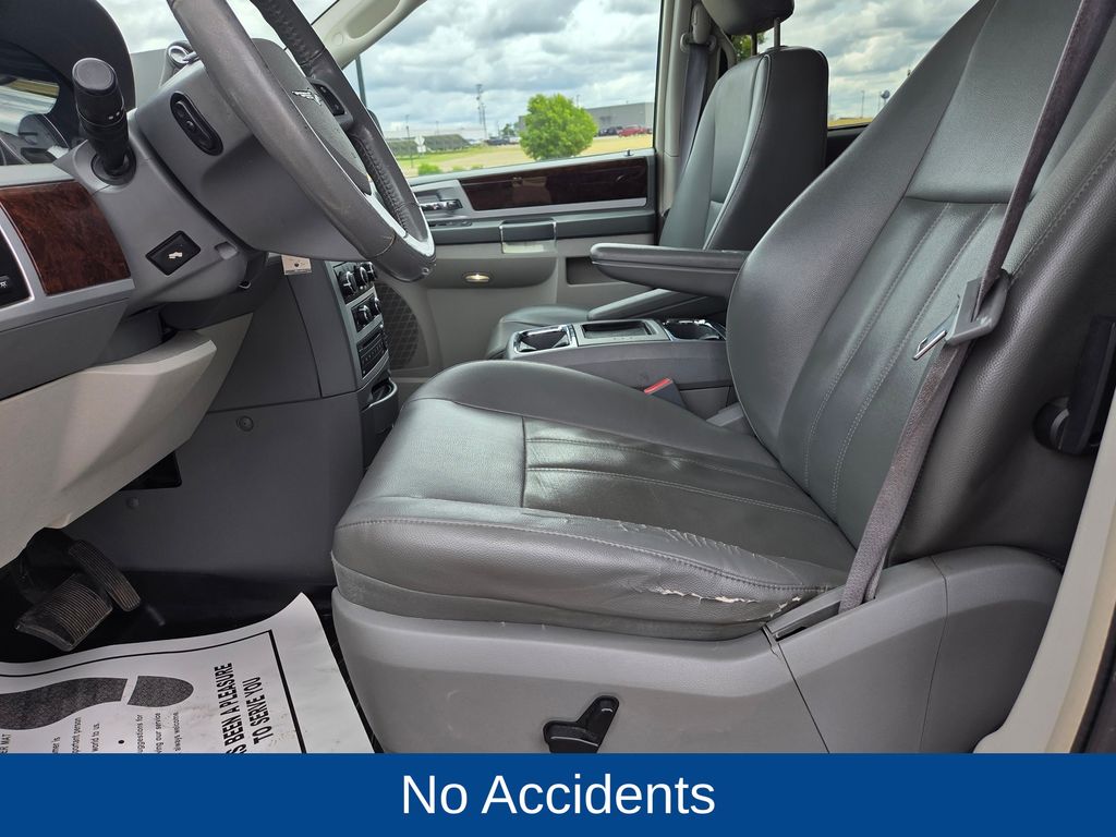 2010 Chrysler Town & Country Touring