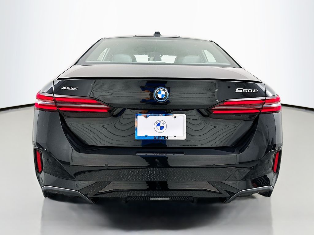 Thumbnail: 2027 BMW 5 Series - 6