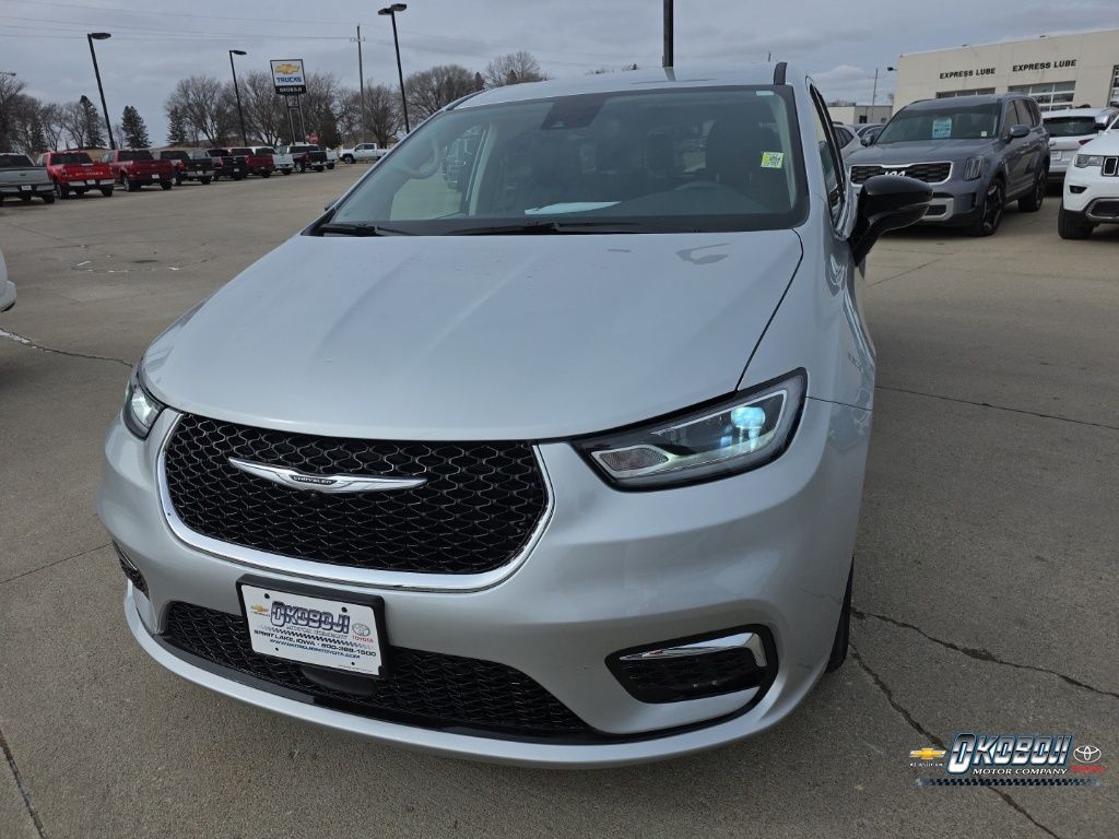 Silver Mist Clearcoat 2024 Chrysler Pacifica Touring L FWD Minivan Front-Wheel Drive 9-Speed Automatic