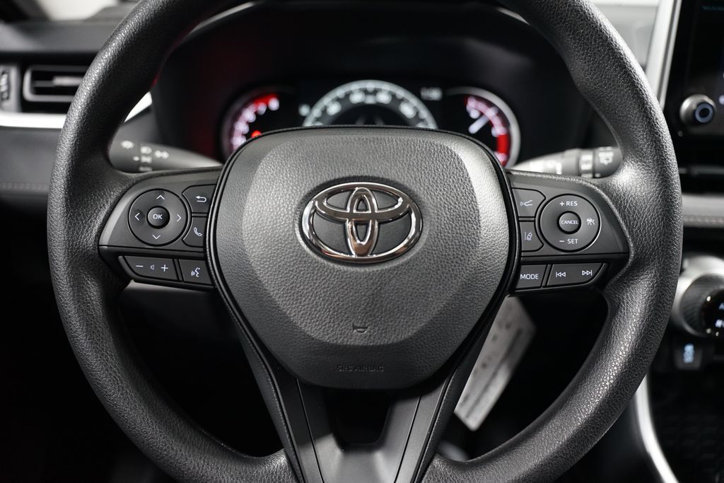2025 Toyota RAV4 XLE 12
