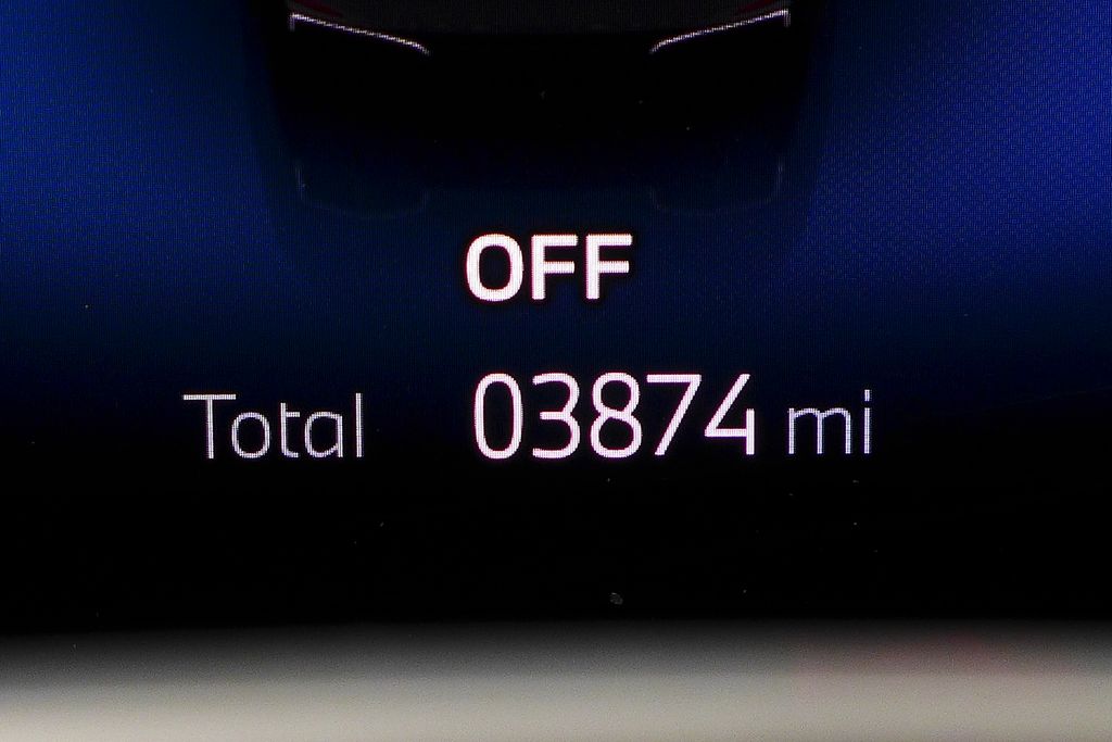 Thumbnail: 2025 BMW i4 - 32