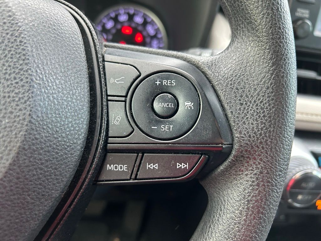 Thumbnail: 2019 Toyota RAV4 - 18
