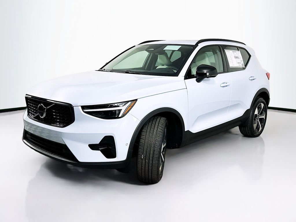 2026 Volvo XC40 B5 Plus