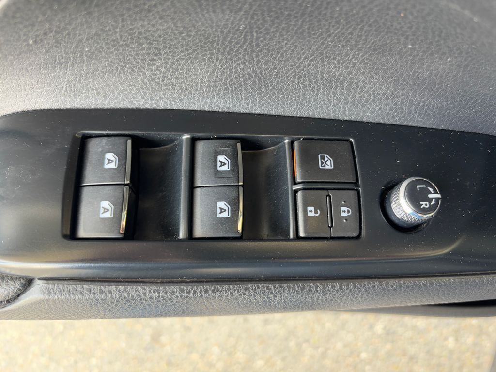 2018 Toyota Camry XSE 28