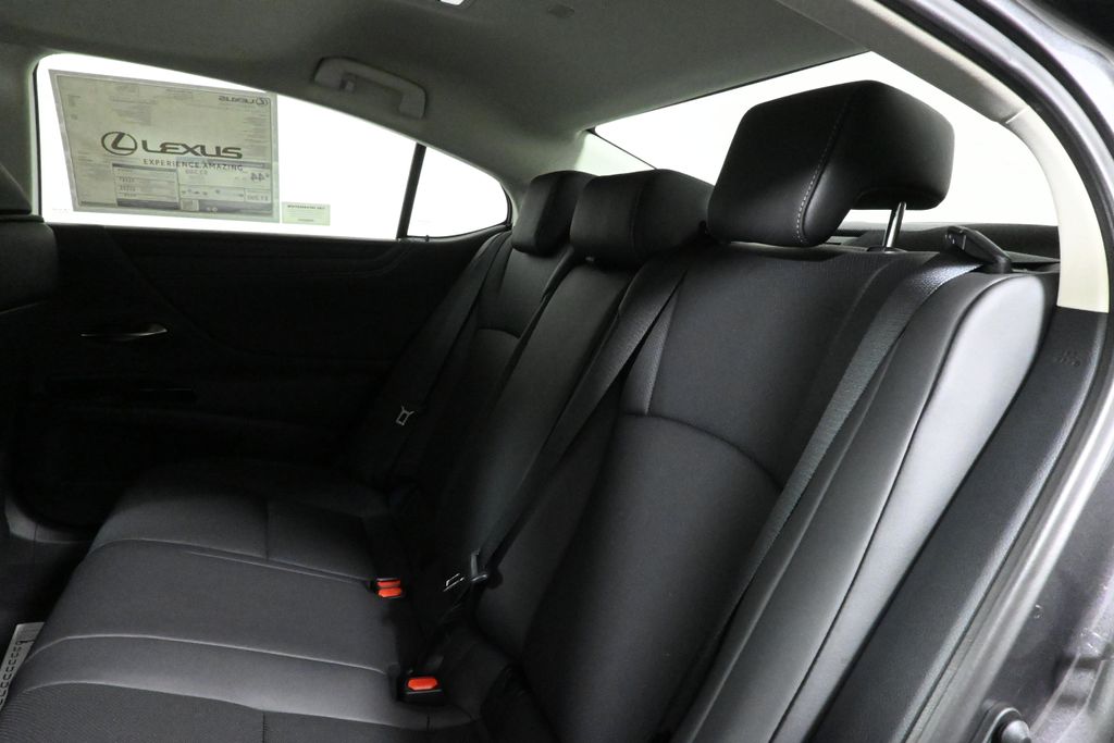 Thumbnail: 2025 Lexus ES - 4