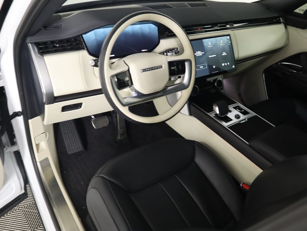 2023 Land Rover Range Rover SE 9