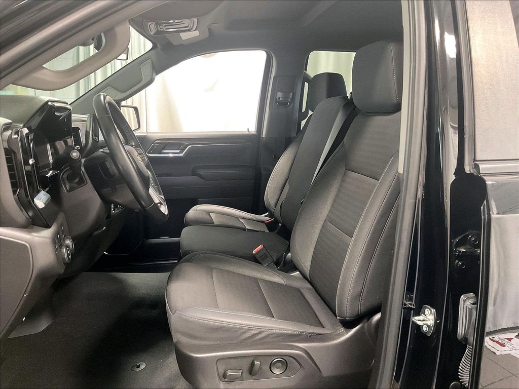 2024 Chevrolet Silverado 1500 — photo 10