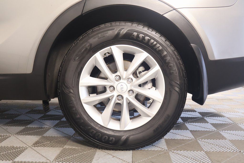 2017 Kia Sorento LX 16