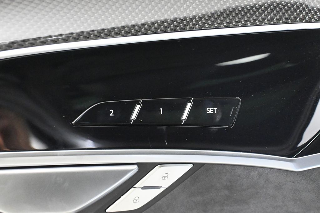 Thumbnail: 2025 Audi S8 - 25