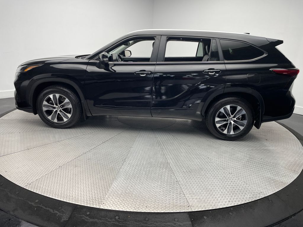 Thumbnail: 2023 Toyota Highlander - 8