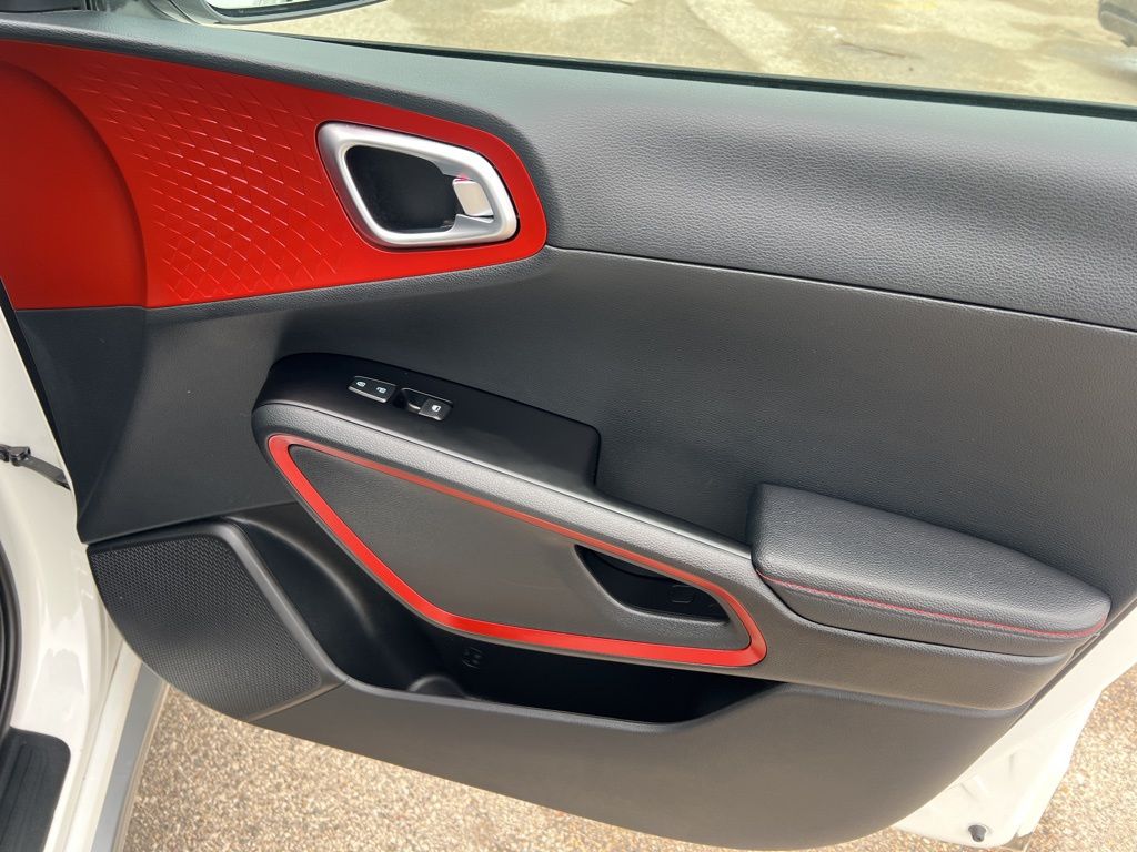 2023 Kia Soul GT-Line photo