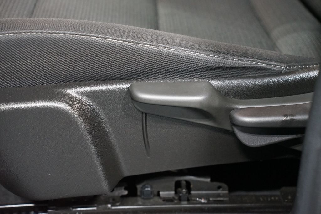 Thumbnail: 2024 Chevrolet Colorado - 30