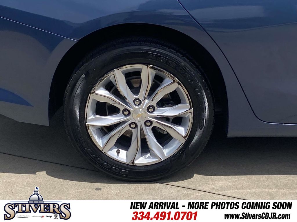 2025 Lakeshore Blue Metallic Chevrolet Malibu LT FWD Sedan