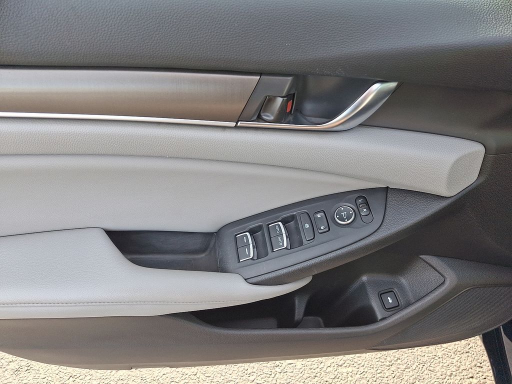 2018 Honda Accord LX 12