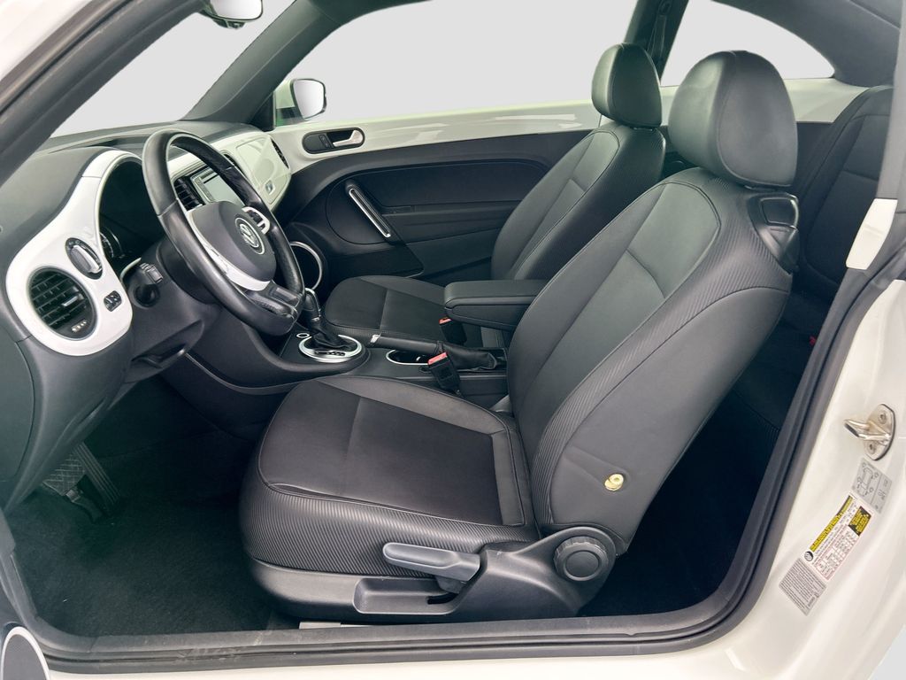 Thumbnail: 2016 Volkswagen Beetle - 17